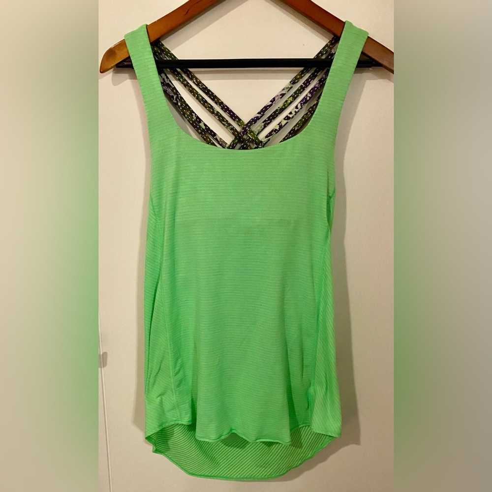 👛5/$50 Lululemon Green Tank with built in bra. Size 6